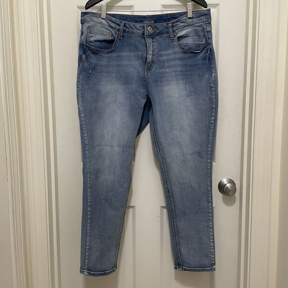 Time And Tru Light Wash Skinny Jeans Distressed Stretchy Women’s Size 20 - Picture 1 of 11